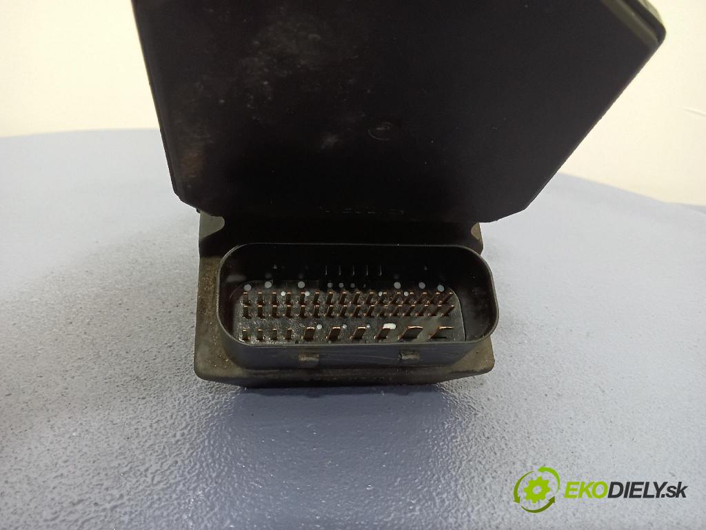 Volkswagen Passat 2002 čerpadlo ABS x 4B0614517G