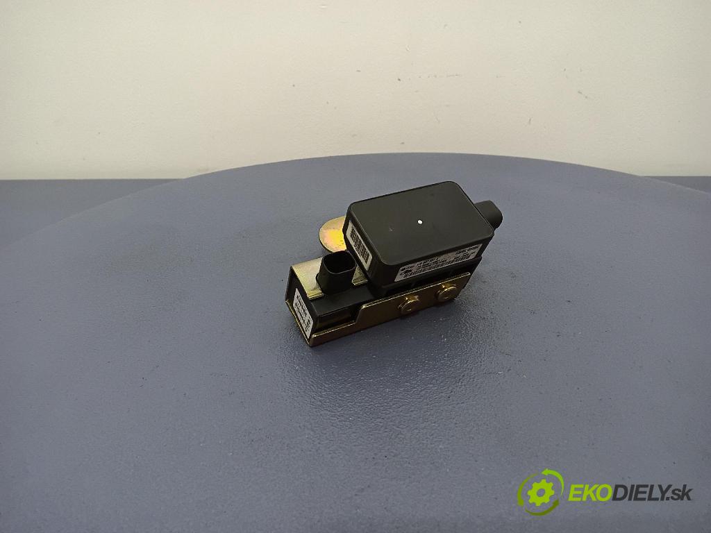 Volkswagen Golf 1999 snímač ESP. 1J1907637A