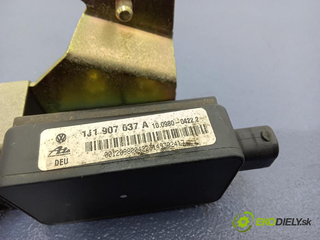 Volkswagen Golf 1999 snímač ESP. 1J1907637A