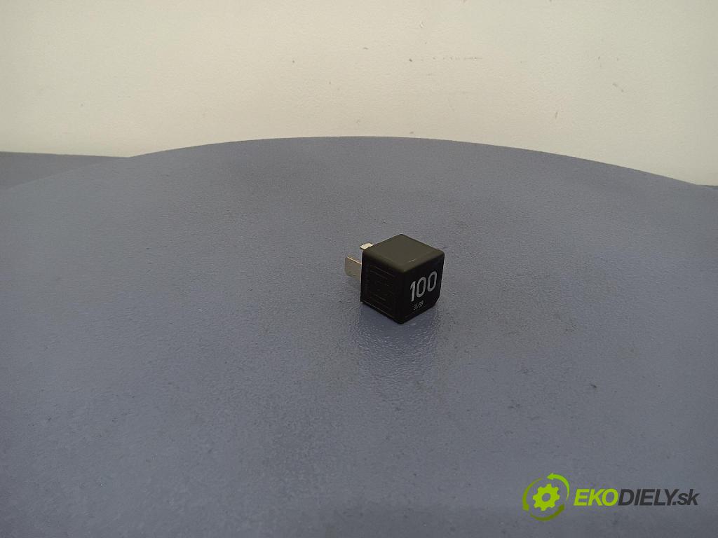 Volkswagen Golf 1999 Relé: 7M0951253A