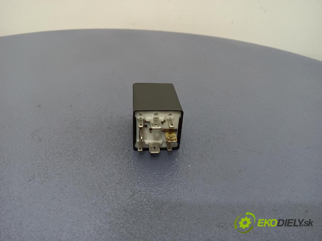 Volkswagen Polo 1999 Relé: 6N0906383