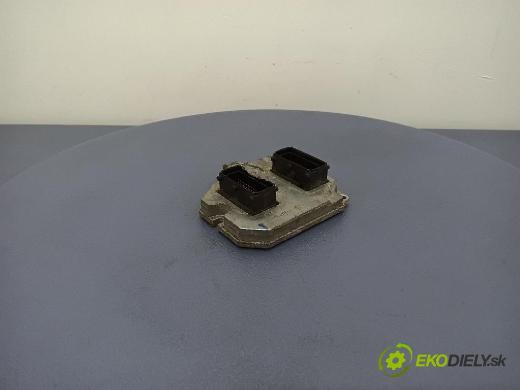 Opel Zafira-a 2005 řídící jednotka Motor: 55555600