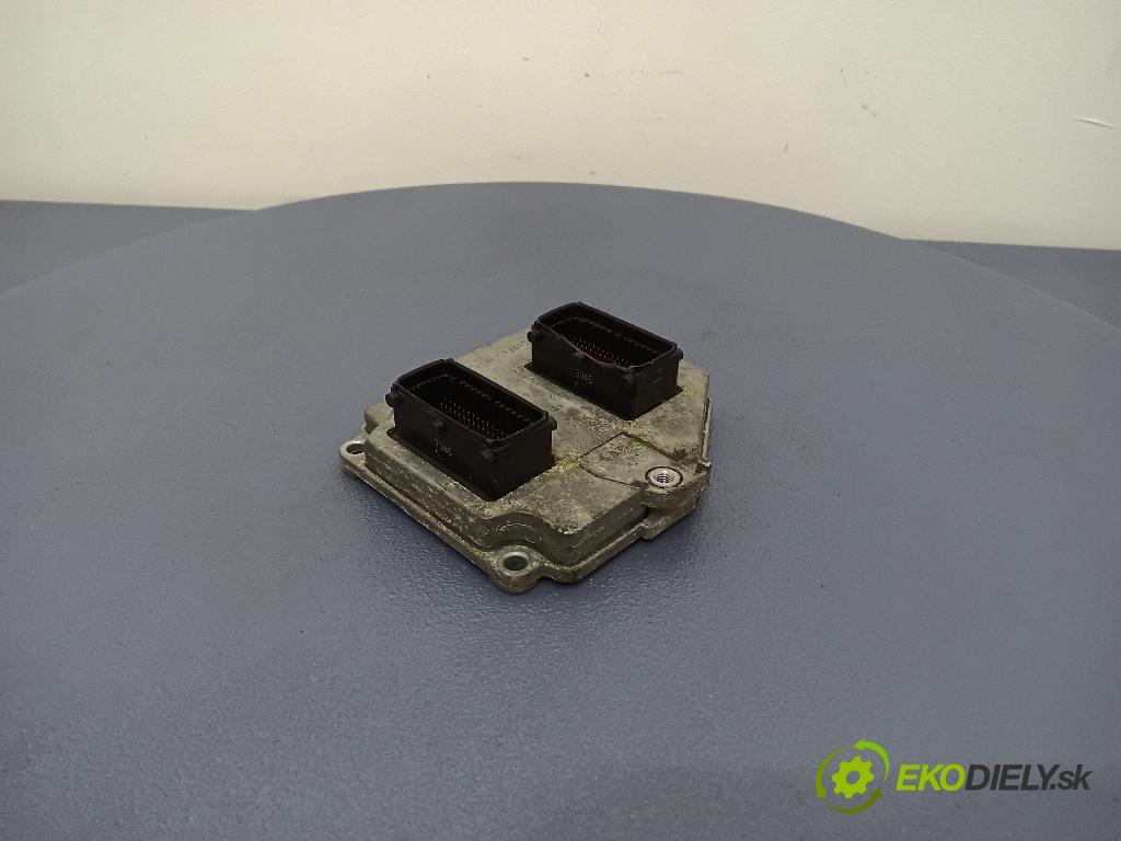 Opel Zafira-a 2005 řídící jednotka Motor: 55555600