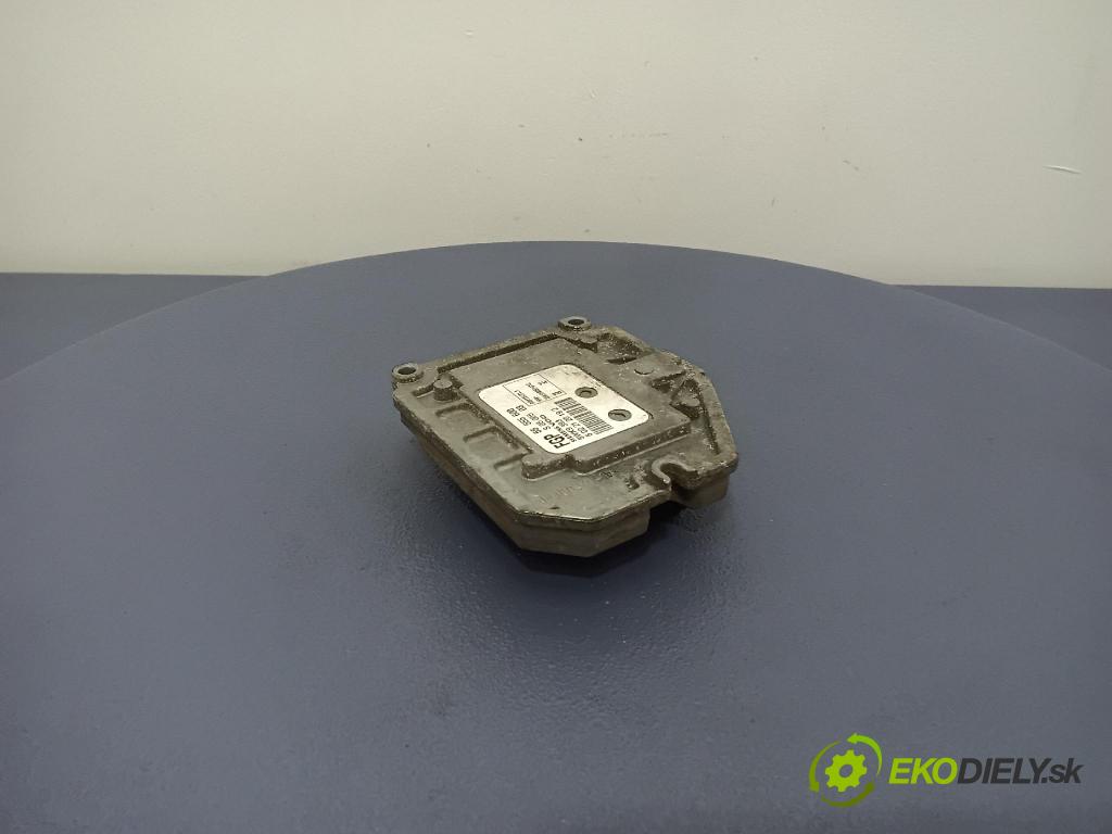 Opel Zafira-a 2005 řídící jednotka Motor: 55555600
