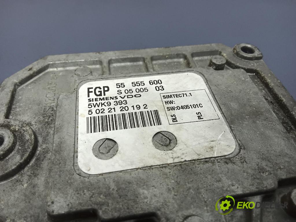 Opel Zafira-a 2005 řídící jednotka Motor: 55555600