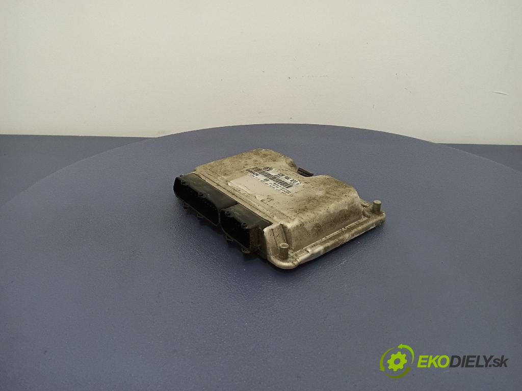 Volkswagen Polo 1999 řídící jednotka Motor: 030906032G