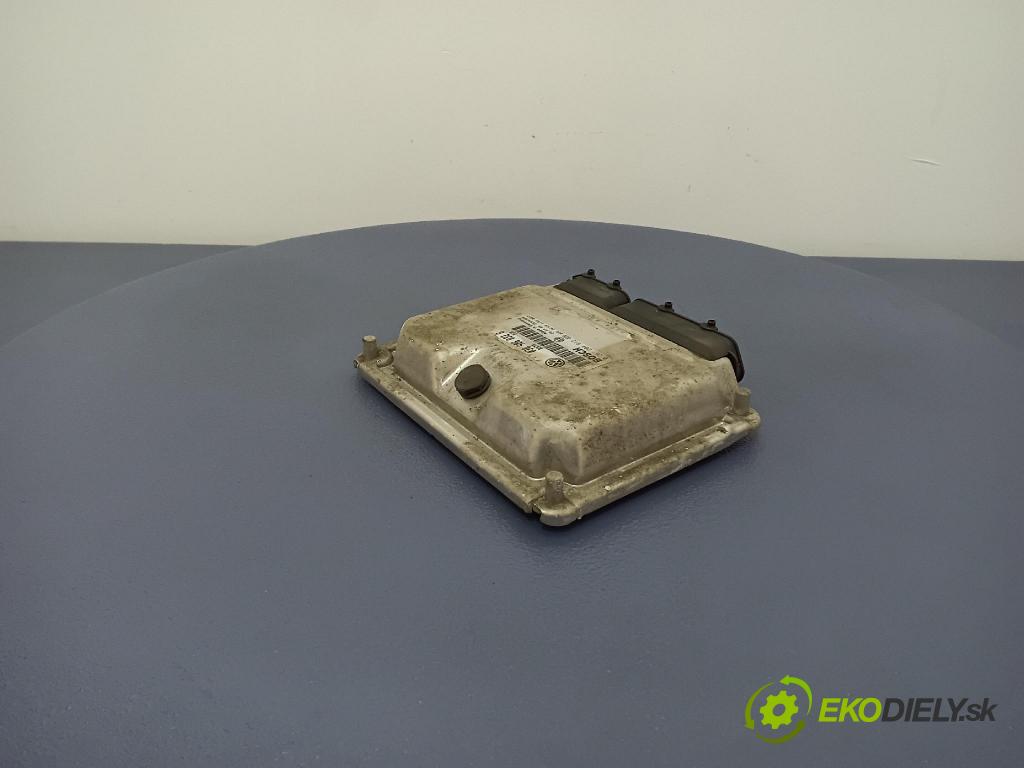 Volkswagen Polo 1999 řídící jednotka Motor: 030906032G