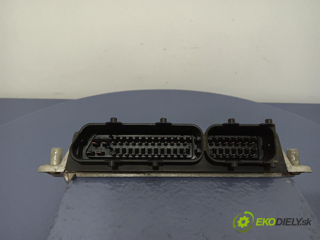 Volkswagen Polo 1999 řídící jednotka Motor: 030906032G