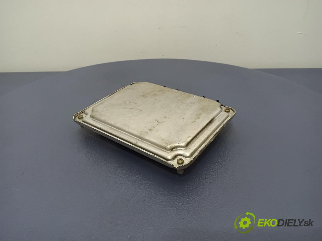 Volkswagen Polo 1999 řídící jednotka Motor: 030906032G