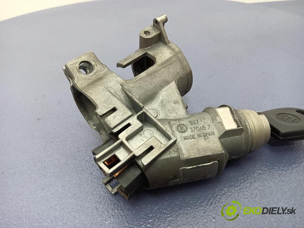 Volkswagen Polo 1999 Spínač zapalování. 357905851F