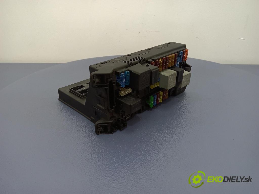 Daimlerchrysler 211 2005 skrinka Poistky: 2115454201