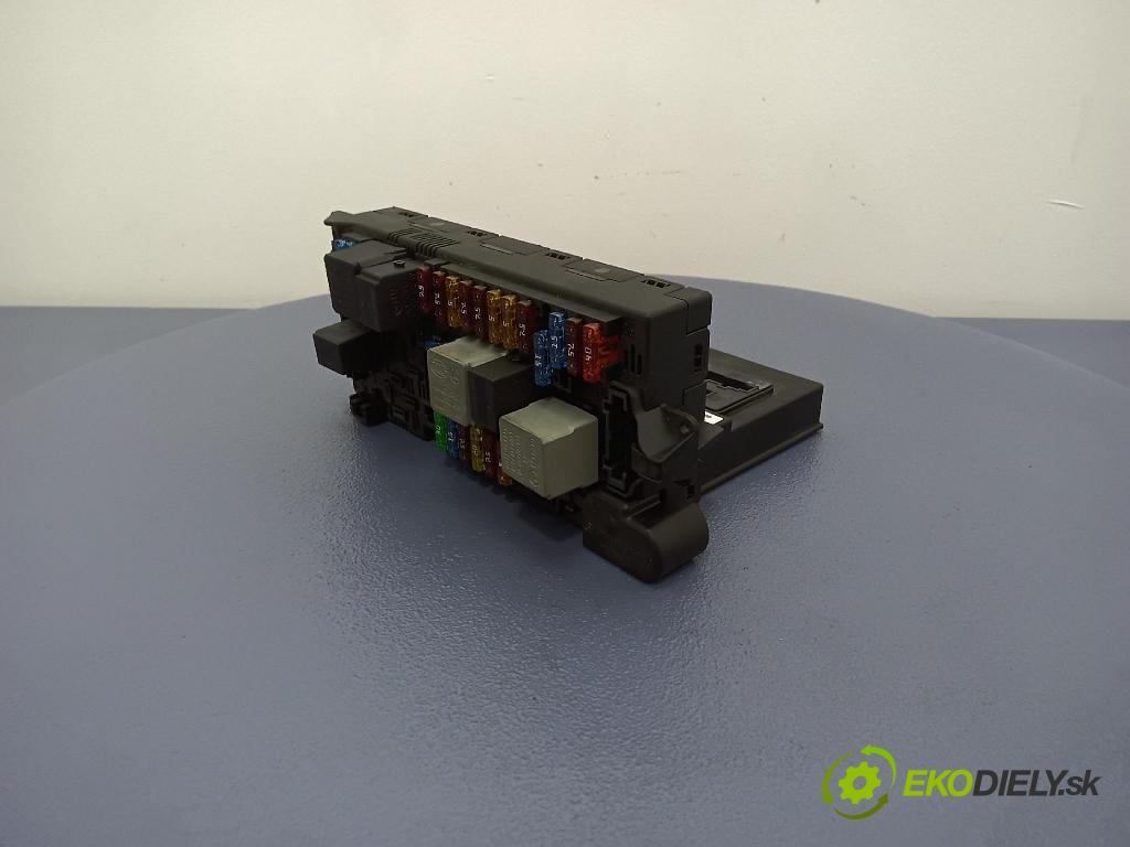 Daimlerchrysler 211 2005 skrinka Poistky: 2115454201