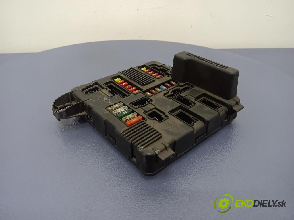 Renault Megane 2005 skrinka Poistky: 8200306033B