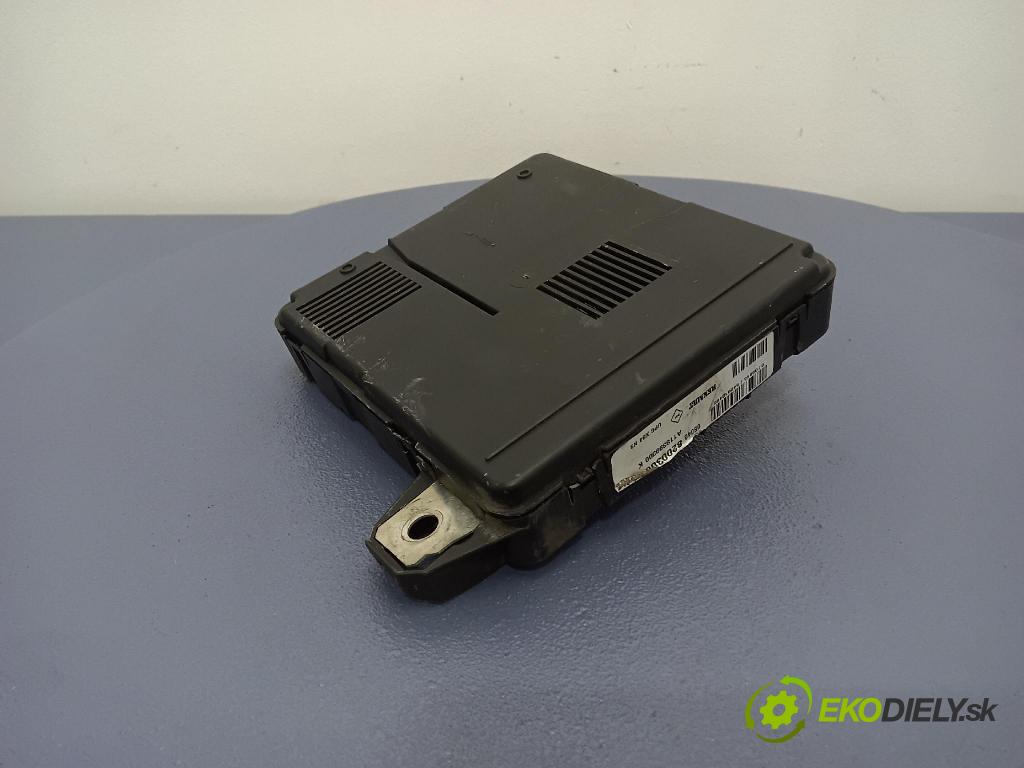 Renault Megane 2005 skrinka Poistky: 8200306033B