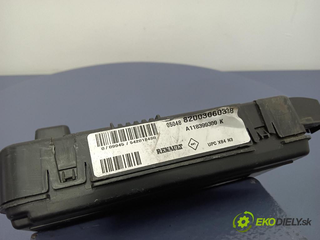 Renault Megane 2005 skrinka Poistky: 8200306033B