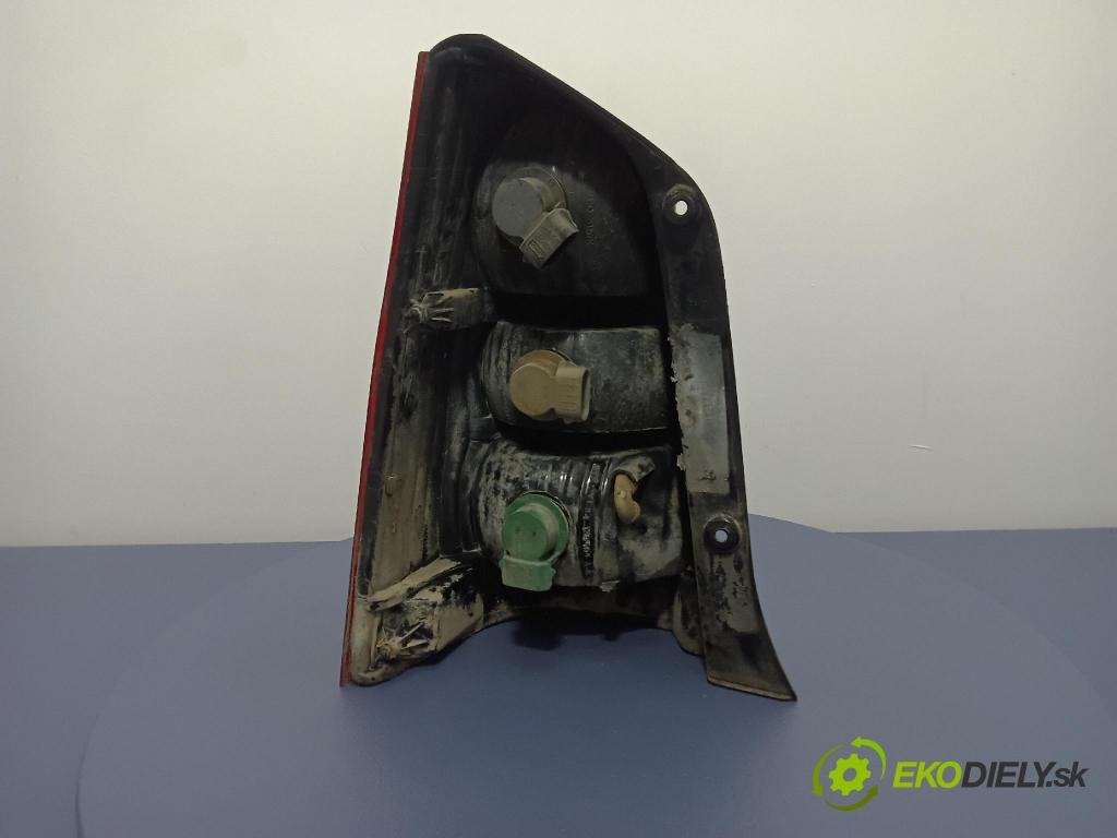 Mazda Tribute 2003 světlo Zad: Práva: Mimo: YL84-13B504-A-B