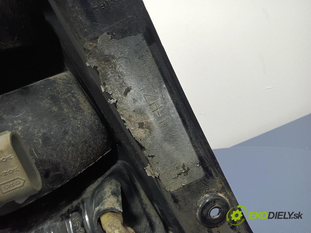 Mazda Tribute 2003 světlo Zad: Práva: Mimo: YL84-13B504-A-B