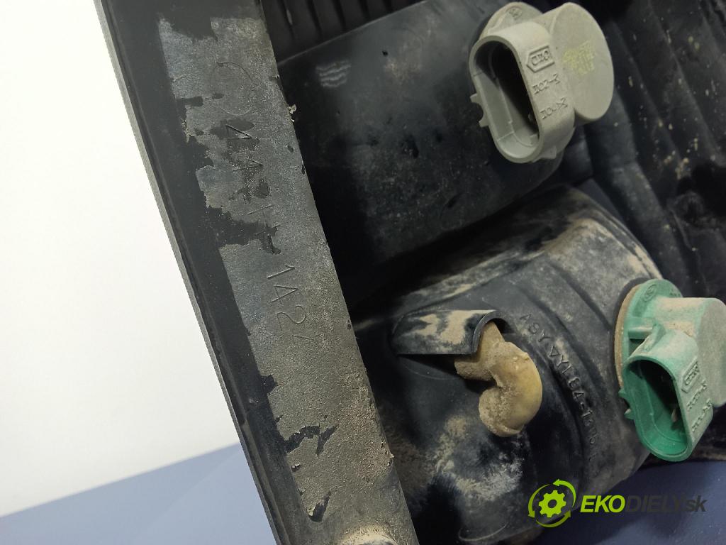 Mazda Tribute 2003 světlo Zad: levá Mimo: YL84-13B505-C