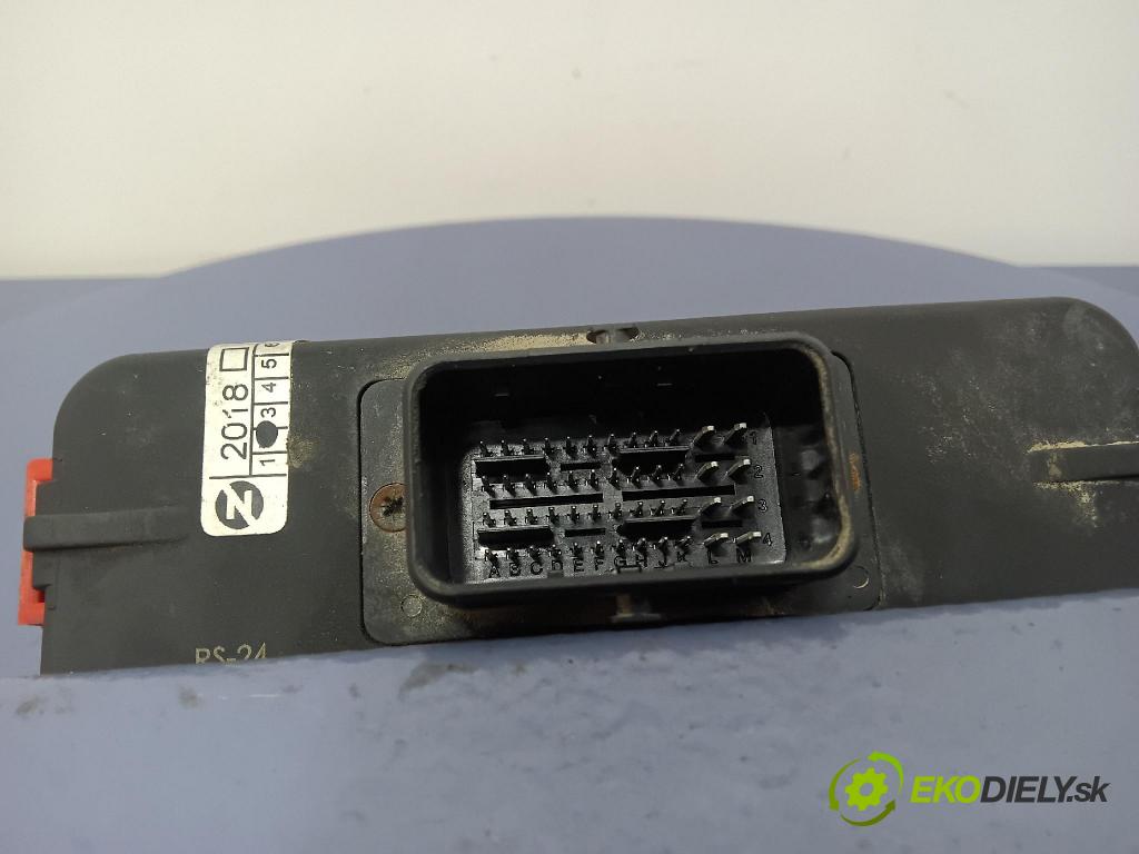 Audi A6 1998 řídící jednotka 110R-006206