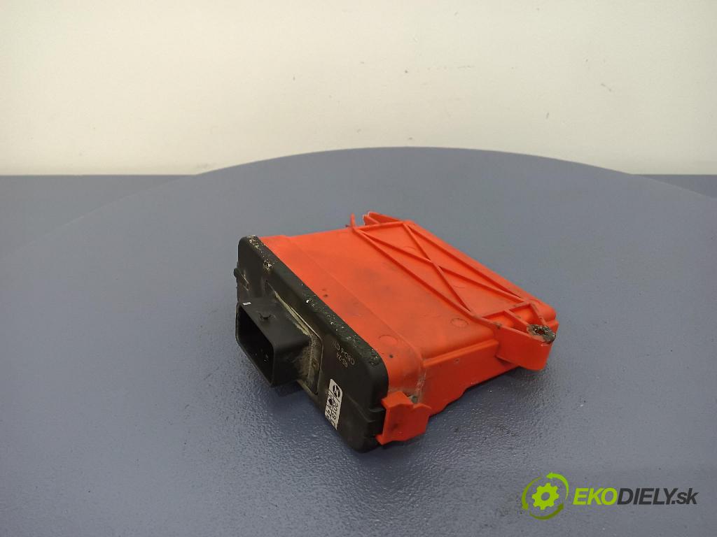 Audi A6 1998 řídící jednotka 110R-006206