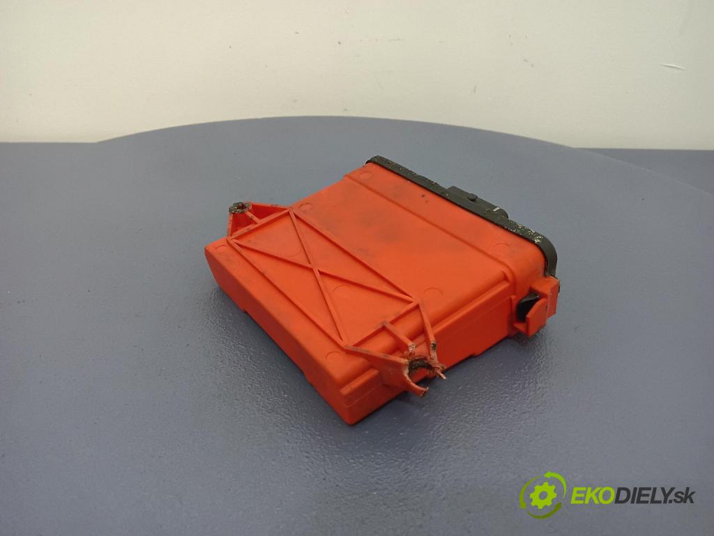 Audi A6 1998 řídící jednotka 110R-006206