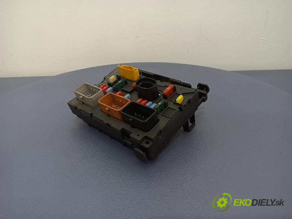 Peugeot 207 2009 skrinka Poistky: 9664055780