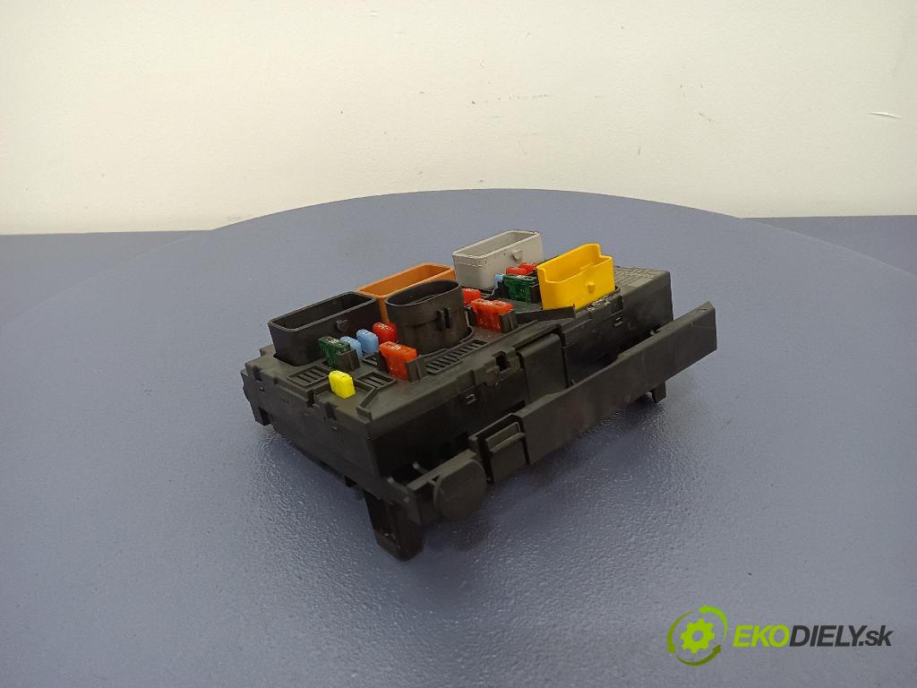 Peugeot 207 2009 skrinka Poistky: 9664055780