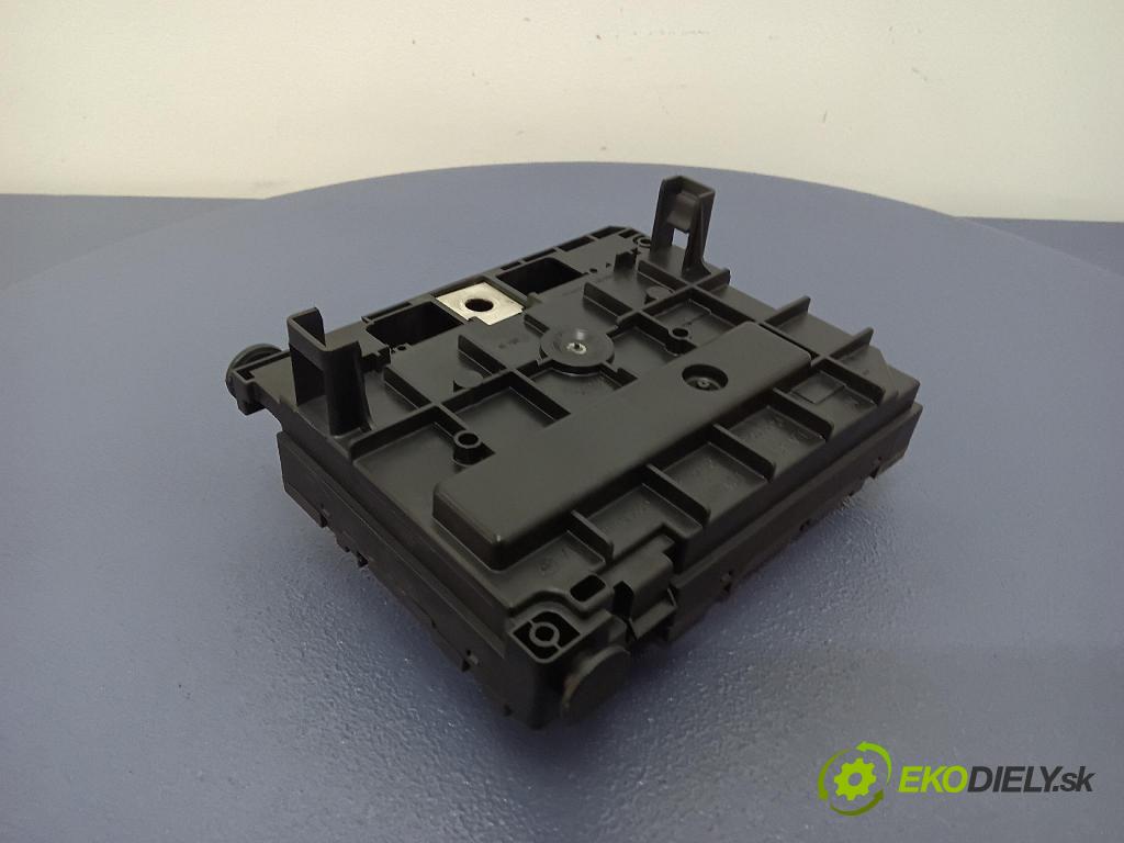 Peugeot 207 2009 skrinka Poistky: 9664055780