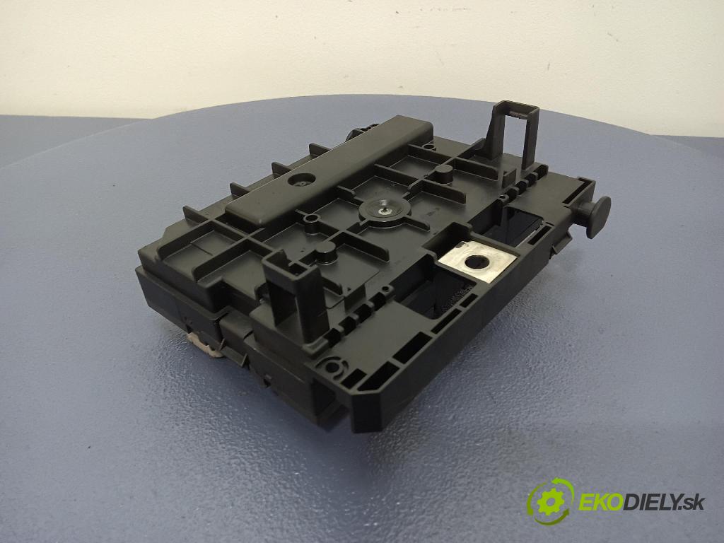 Peugeot 207 2009 skrinka Poistky: 9664055780