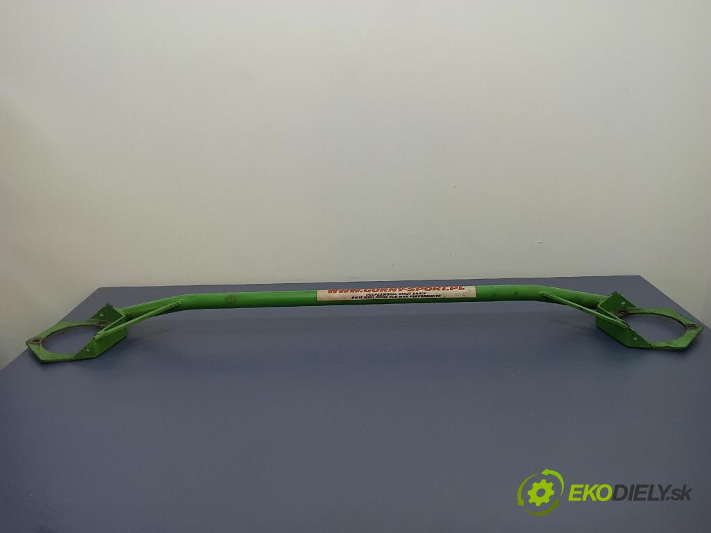 Volvo V40 2001 výstuha Predné: / pas predný 01