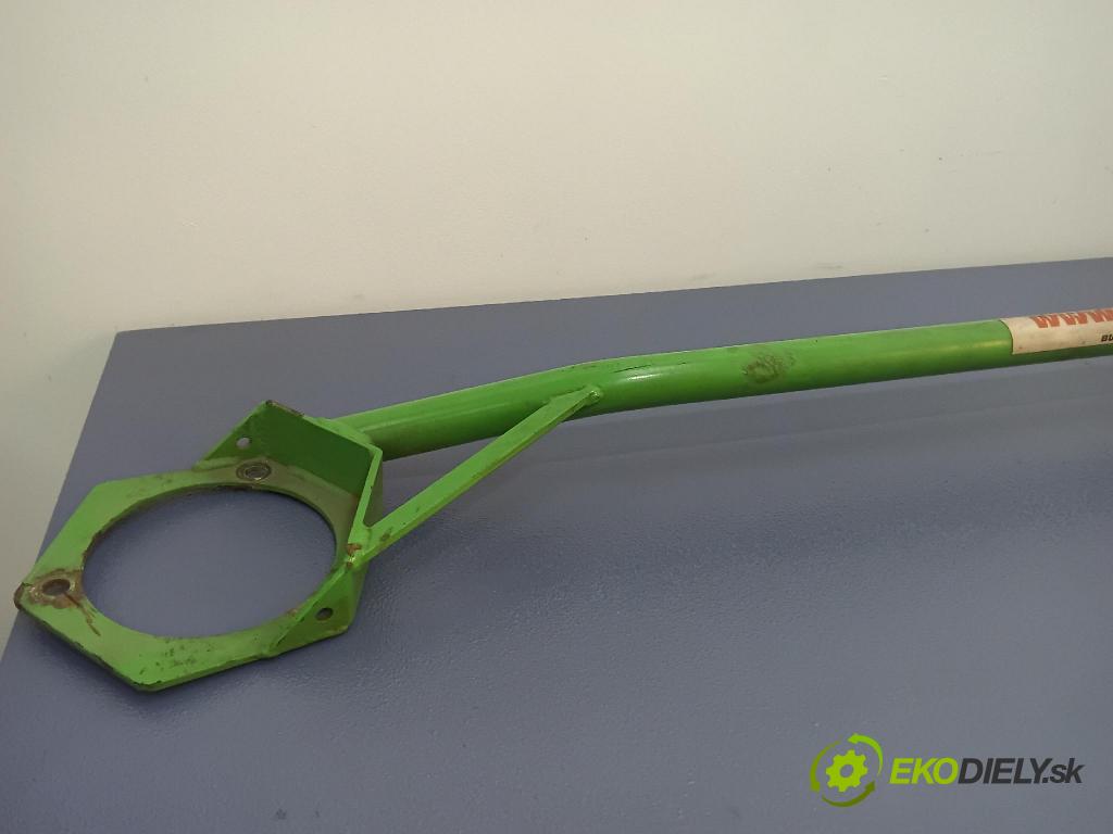 Volvo V40 2001 výstuha Predné: / pas predný 01