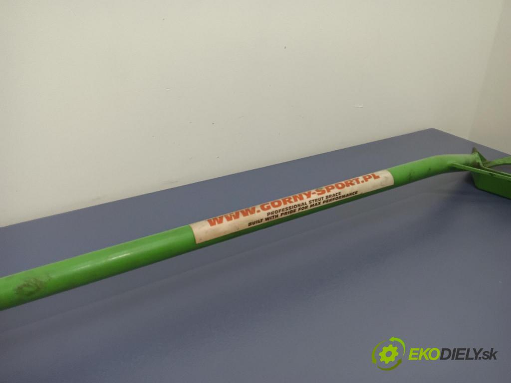 Volvo V40 2001 výstuha Predné: / pas predný 01