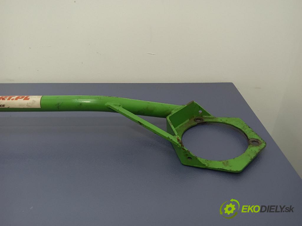 Volvo V40 2001 výstuha Predné: / pas predný 01