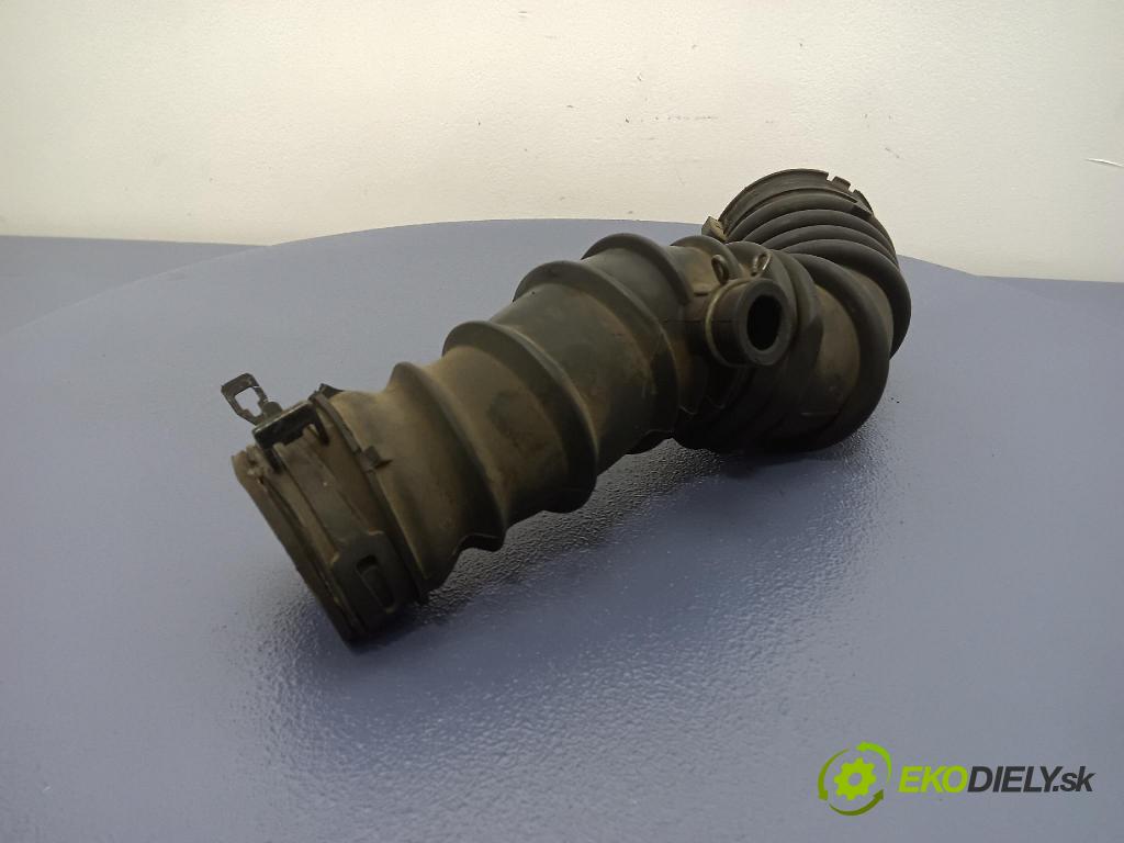 Toyota Avensis 2003 trubka Vzduch: 17881-0G011