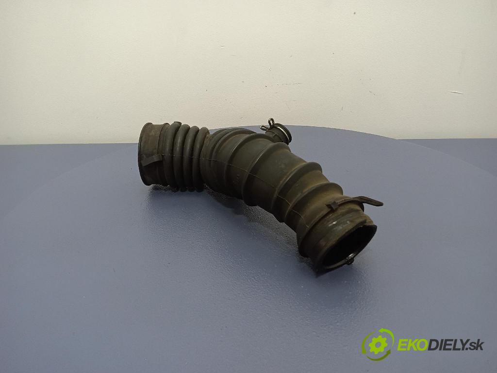 Toyota Avensis 2005 trubka Vzduch: 17881-0G011