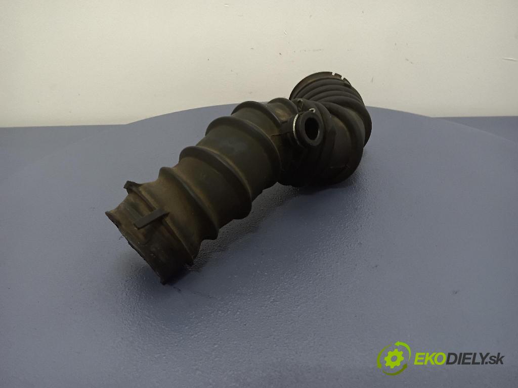 Toyota Avensis 2005 trubka Vzduch: 17881-0G011