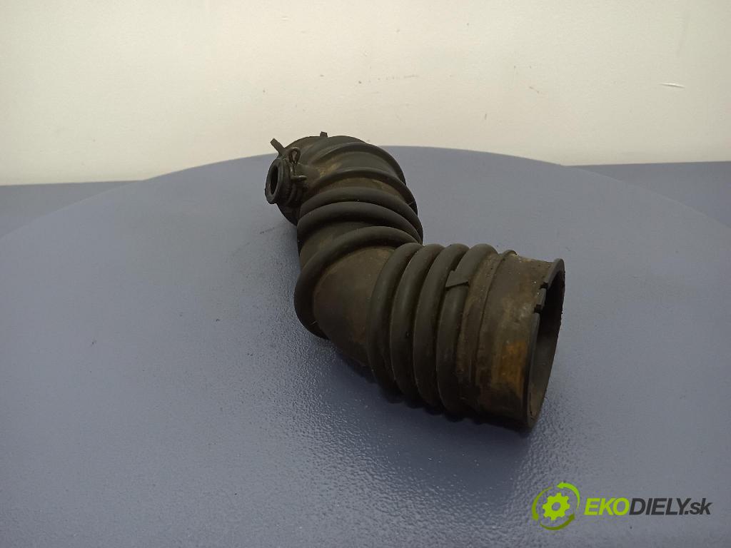 Toyota Avensis 2005 trubka Vzduch: 17881-0G011