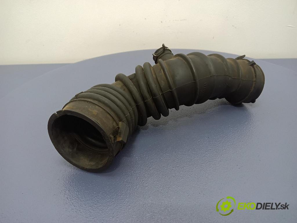 Toyota Avensis 2005 trubka Vzduch: 17881-0G011