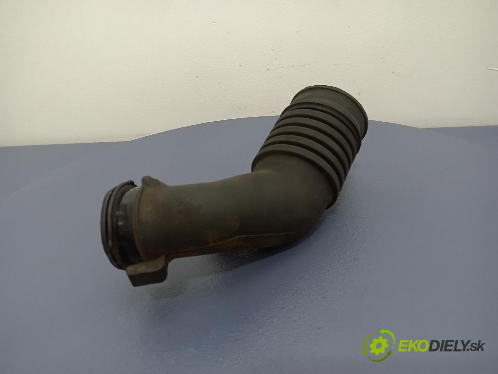 Toyota Avensis 2002 rúrka Vzduch: 17881-27040