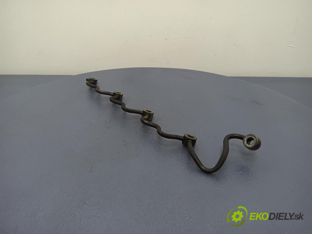 Toyota Avensis 2002 rúrka paliva 01