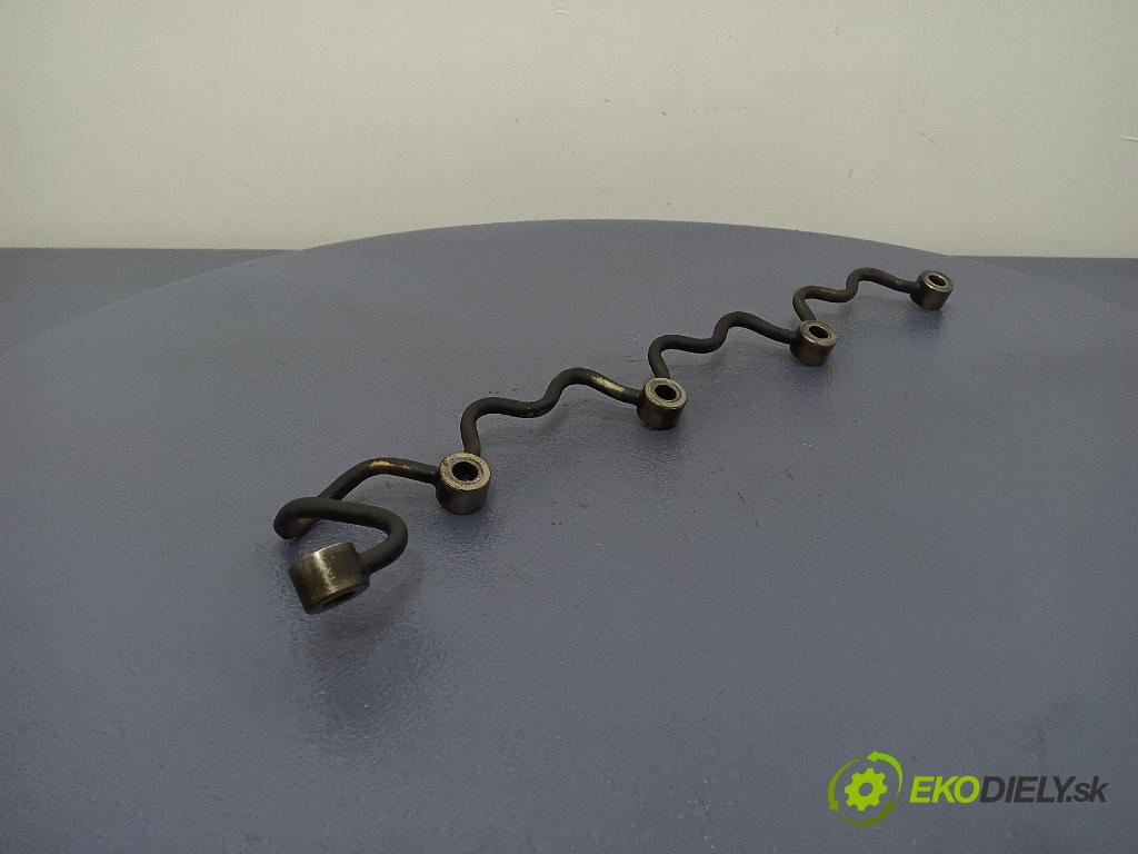 Toyota Avensis 2002 rúrka paliva 01