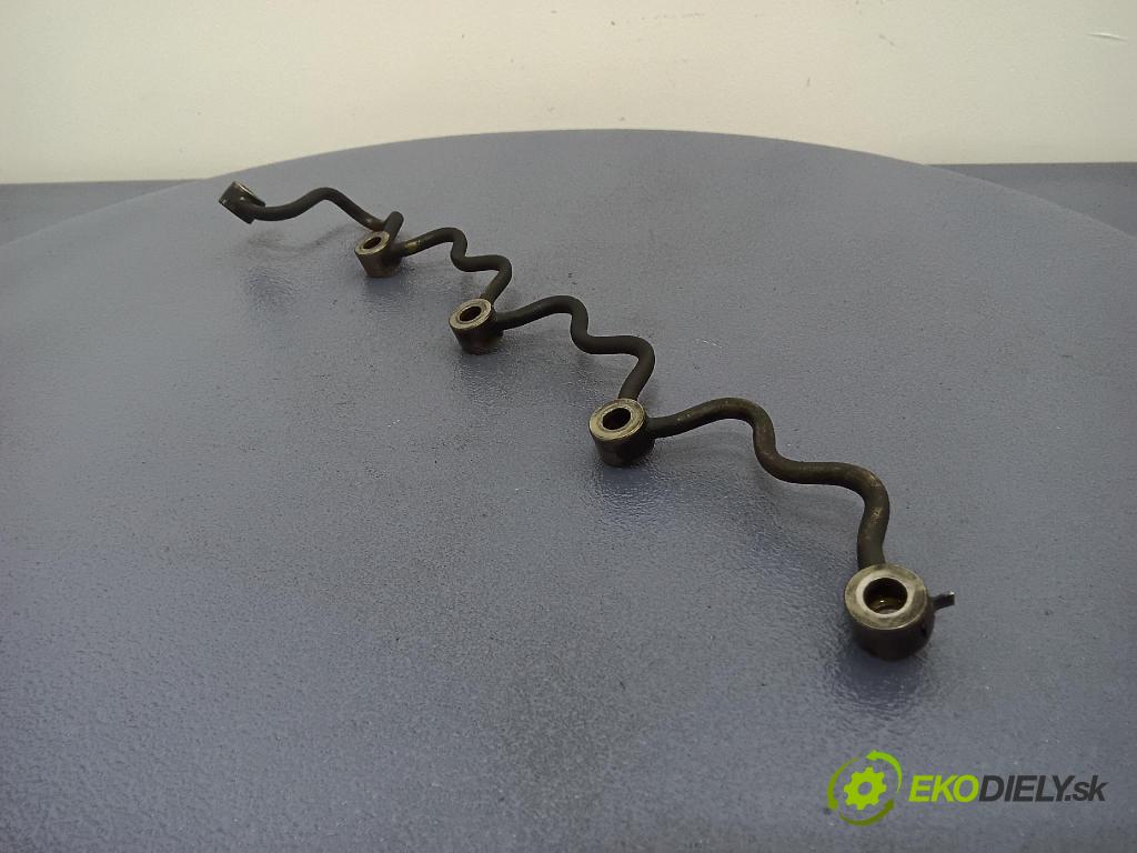 Toyota Avensis 2002 rúrka paliva 01