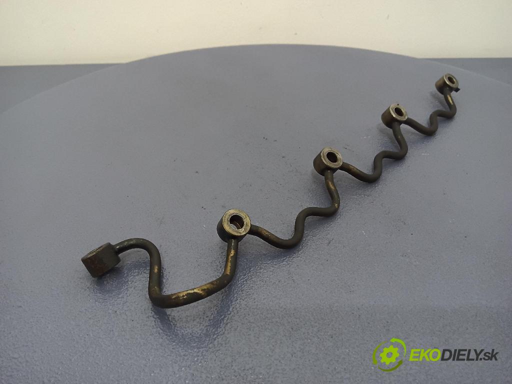 Toyota Avensis 2002 trubka Paliva: 01