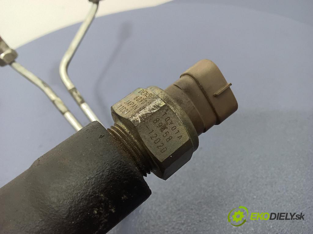 Toyota Avensis 2002 lišta Zásobování 89458-12020