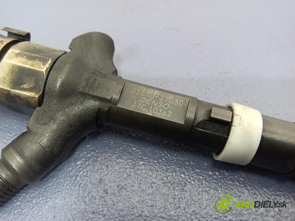 Toyota Avensis 2002 vstřikovač 23670-27030