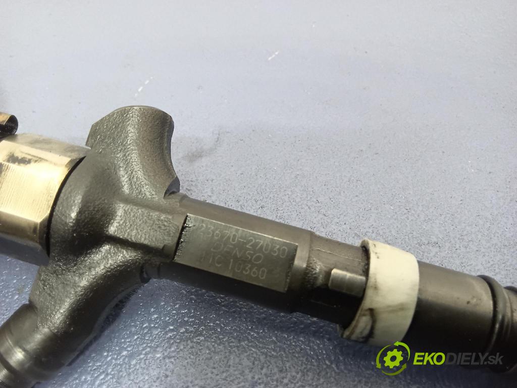 Toyota Avensis 2002 vstřikovač 23670-27030