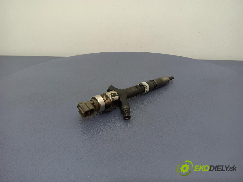 Toyota Avensis 2002 vstřikovač 23670-27030