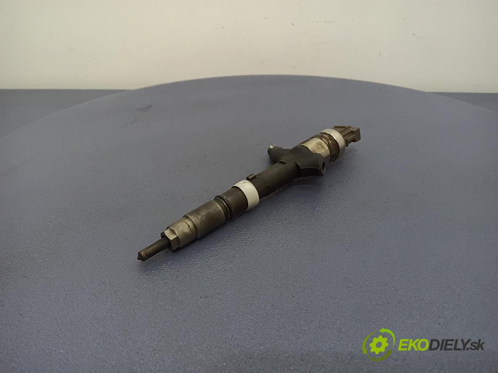 Toyota Avensis 2002 vstřikovač 23670-27030