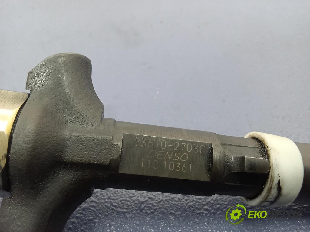 Toyota Avensis 2002 vstřikovač 23670-27030