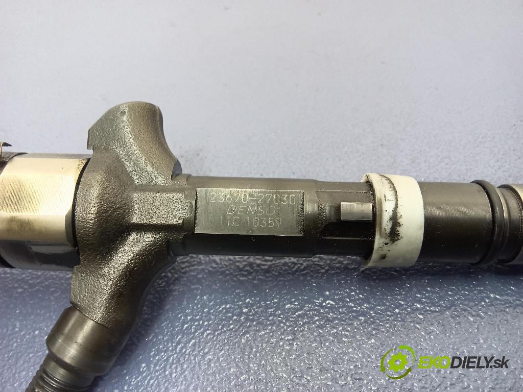 Toyota Avensis 2002 vstřikovač 23670-27030
